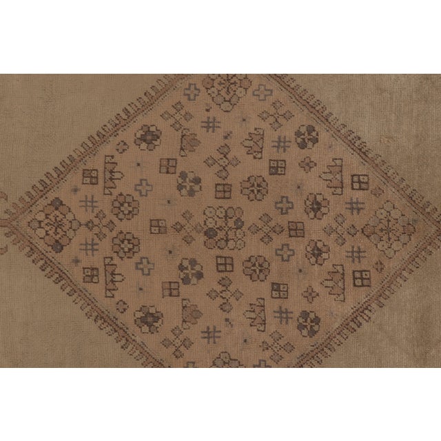 Antique Oushak Rug With Grand Medallion and Open Field - Rug & Kilim For Sale In New York - Image 6 of 8