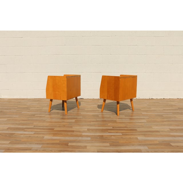 Mid-Century Modern Pair of Maple Nightstands in the Style of Heywood-Wakefield, Circa 1960s For Sale - Image 14 of 18