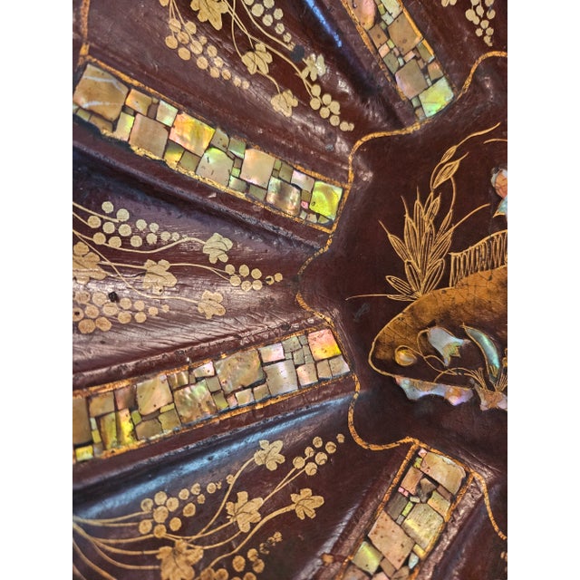 Early 19th Century Early 19th Century Brown Laquer Papier Mache Shell Dish With Mother of Pearl Inlay and Chinoiserie Decoration For Sale - Image 5 of 6