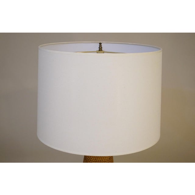 Wood 1960s Sublime Atomic Modern Rattan Wicker Basket Weave Chimney Brass Table Lamp For Sale - Image 7 of 9