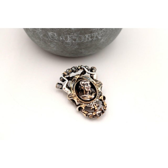 Gold and Silver Brooch with Reliefs and Applications For Sale - Image 5 of 7
