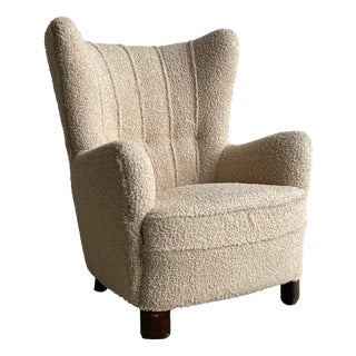 Mid-Century Modern Wingback Lounge Chair in Bouclé by Mogens Lassen for Fritz Hansen, 1950s For Sale