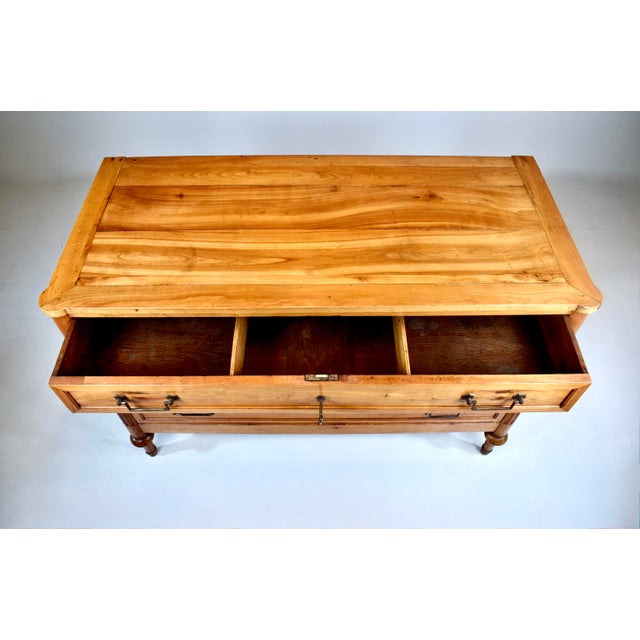An exquisite, well-crafted early 19th Century French Directoire commode chest of drawers, Neoclassical in style...