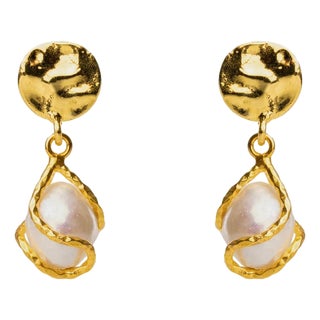 Cleopatra Crinkle Gold Stud Pearl Drop Statement Earrings, A Pair For Sale