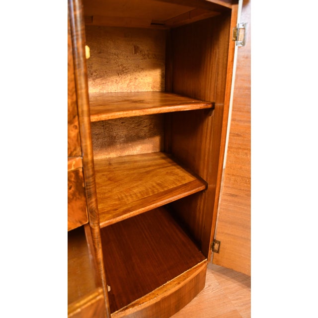 1930s Art Deco Walnut Bar / Cocktail Cabinet For Sale - Image 15 of 18