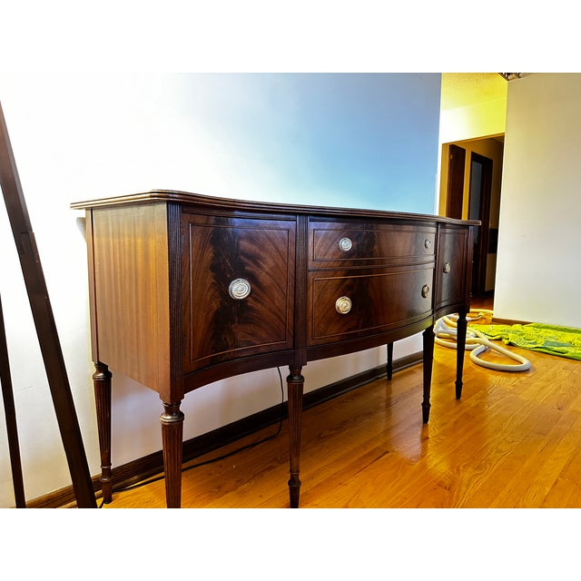 Hepplewhite Early 20th Century Hepplewhite Serpentine Mahogany Sideboard For Sale - Image 3 of 6