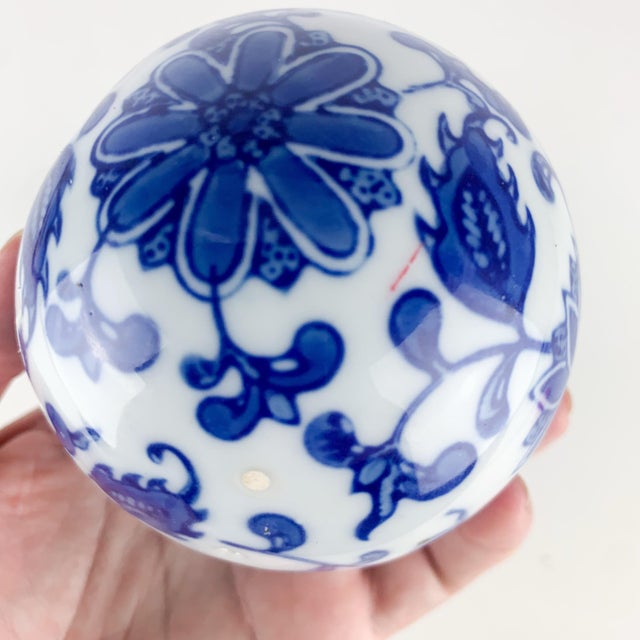 Ceramic Pair Vintage Blue & White Asian Chinoiserie Porcelain Carpet Balls Star Flowers For Sale - Image 7 of 8