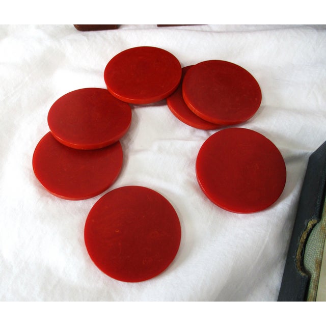 Brown Art Deco Walnut Bakelite Gaming Set For Sale - Image 8 of 17