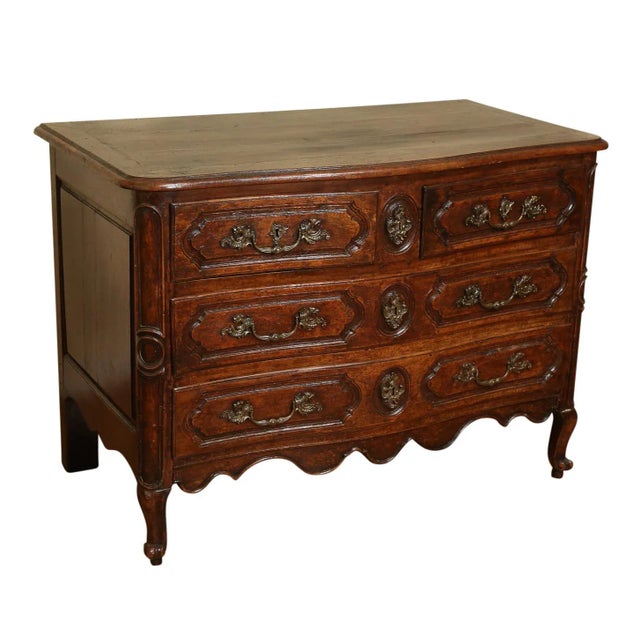 Wood 18th-Century Italian Walnut Serpentine Commode For Sale - Image 7 of 7