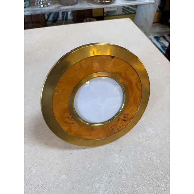 Elegant vintage round picture frame featuring a striking combination of warm burl wood and brushed brass. The circular...