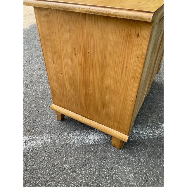 Wood 19th Century English Pine Chest For Sale - Image 7 of 10