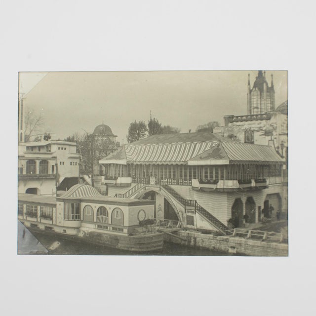 A unique original silver gelatin black and white photograph by Press Agency, Paris 1925. International Decorative Arts...