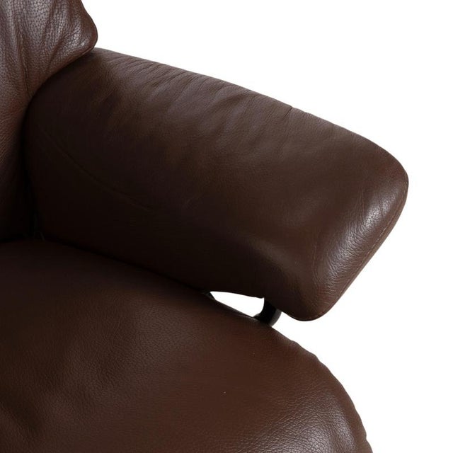 Dream Recliner in Dark Brown Leather and Wood from Stressless For Sale - Image 6 of 15