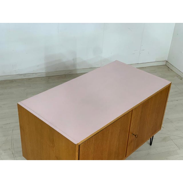 Mid-Century Modern Chest of Drawers in Oak For Sale - Image 4 of 10