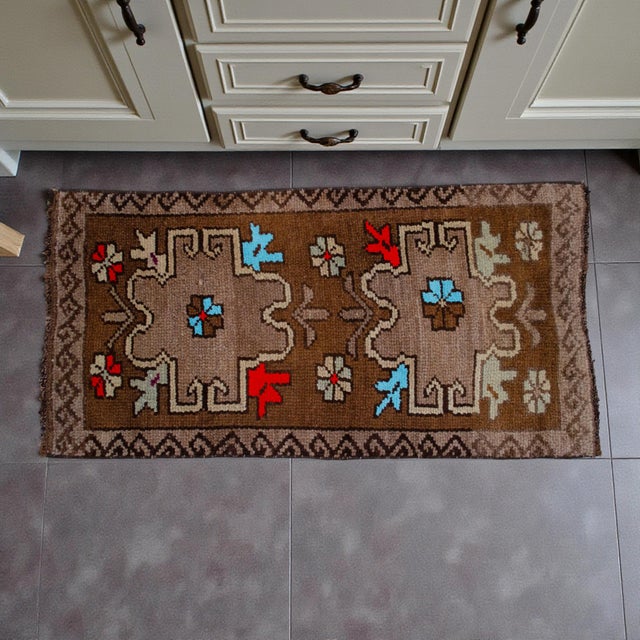 Shabby Chic Distressed Low Pile Turkish Yastik Petite Rug Hand Knotted Faded Mat - 17'' X 34'' For Sale - Image 3 of 14