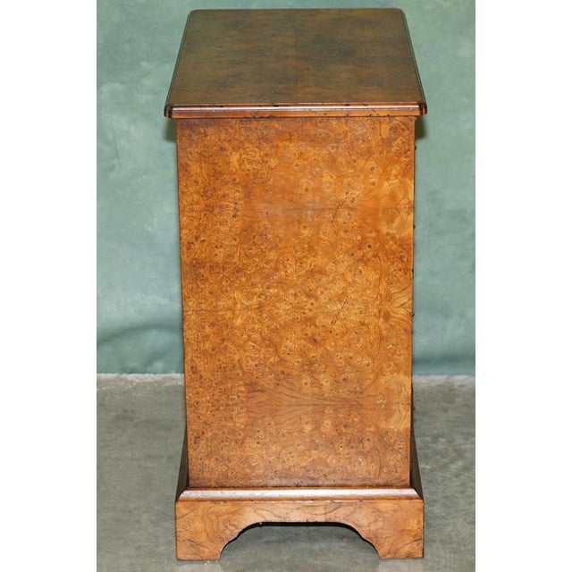 George III Style Burr Elm Chest of Drawers with Brushing Slide For Sale - Image 13 of 18