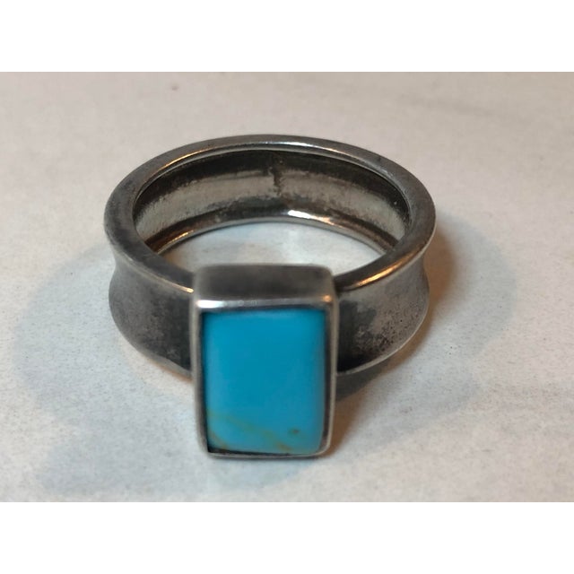 Mid 20th Century Vintage Emerald Cut Turquoise Sterling Ring (Sz 8.75) For Sale - Image 5 of 9