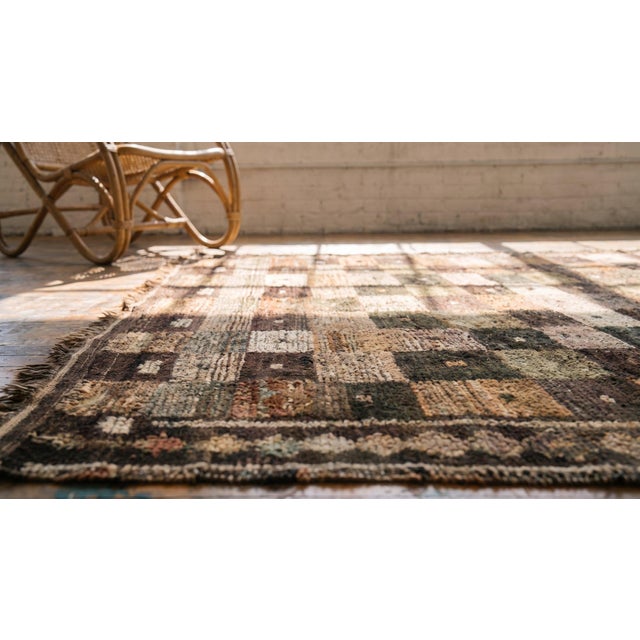Textile 1920s Checks Tribal Antique S. Persian Gabbeh Rug 4'3" X 8'8' Handknotted Wool Carpet For Sale - Image 7 of 8