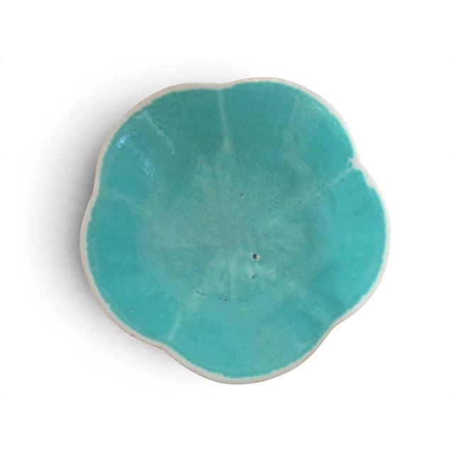 Ceramic Chinese Nyonya Ware Famille Rose Porcelain Turquoise Flower Scallop Rim Bowl For Sale - Image 7 of 9