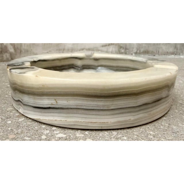 Mid 20th Century Large Round Vintage Ashtray, Vide Poche in White Onyx Marble in the Style of Angelo Mangiarotti, Italy, 1970s For Sale - Image 5 of 12