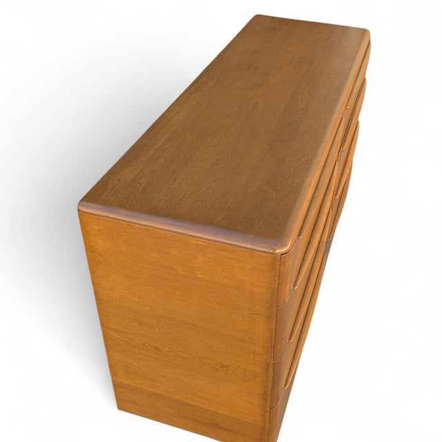 Mid 20th Century Heywood-Wakefield Mid-Century Modern 8-Drawer Lowboy Dresser For Sale In Los Angeles - Image 6 of 18