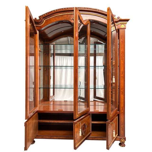 Baroque Luxury Marzorati Italian 3-Door Vitrine Cabinet With Gilt Details, Lighting & Mirrored Back For Sale - Image 3 of 12
