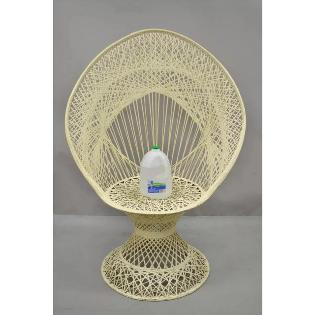 Mid-Century Modern Mid 20th Century Russell Woodard Woven Spun Fiberglass Tall Fan Back Peacock Diamond Chair For Sale - Image 3 of 11