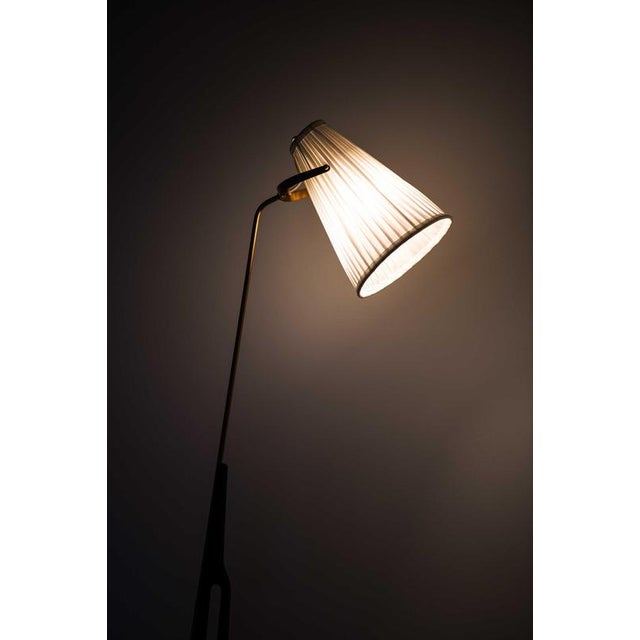 Scandinavian Modern Floor Lamp in Brass and Mahogany attributed to Hans Bergström, 1950s For Sale - Image 6 of 10