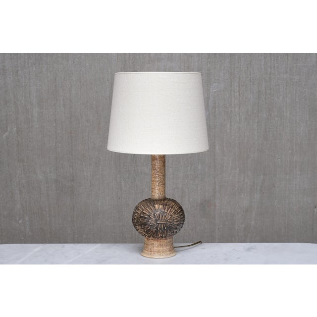 Mid-Century Modern Sculptural Stoneware Table Lamp by Jette Hellerøe for Axella Keramik, Denmark, 1960s For Sale - Image 3 of 12