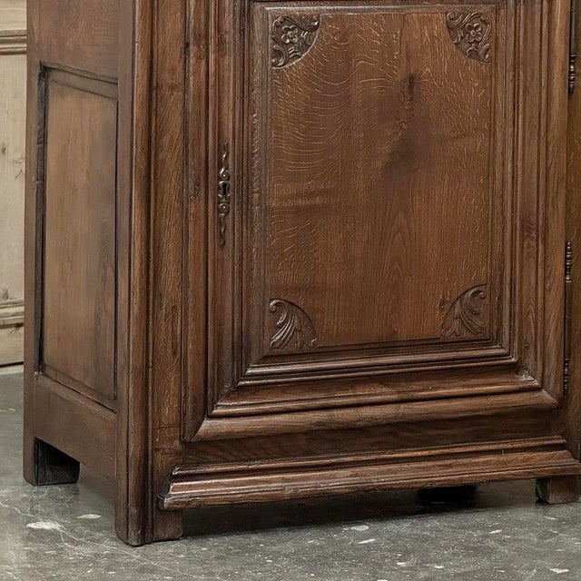 Wood 18th Century Country French Louis XIV Period Oak Bonnetiere For Sale - Image 7 of 18