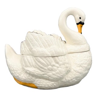 Large Vintage Swan Soup Tureen With Lid – Figural Ceramic Centerpiece - Hollywood Regency, English Cottage, Classic European Dining For Sale