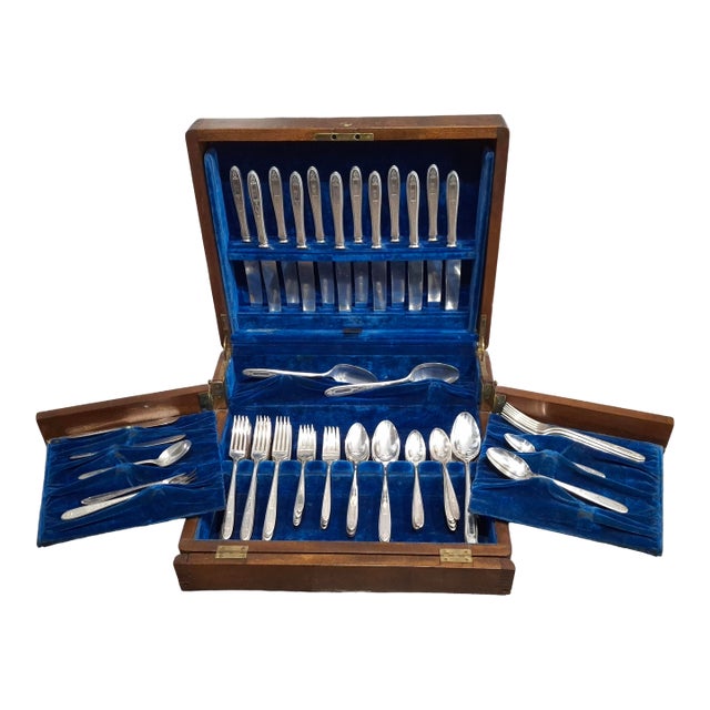 1920s Community Plate Silver Grosvenor Pattern by Oneida Silver - 84 pcs For Sale