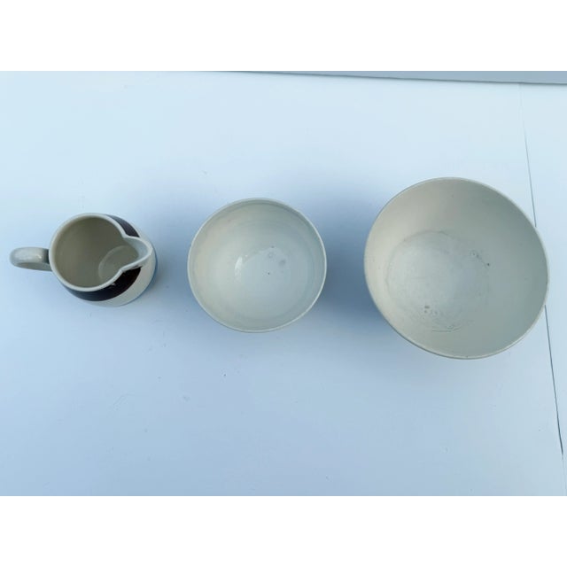 Antique White Collection of Brown & Blue English Pottery - Adderleys England - Bowls & Pitcher For Sale - Image 8 of 10