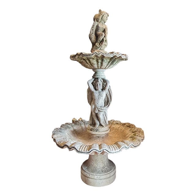 Central Fountain in Vicenza Stone, 1920s For Sale