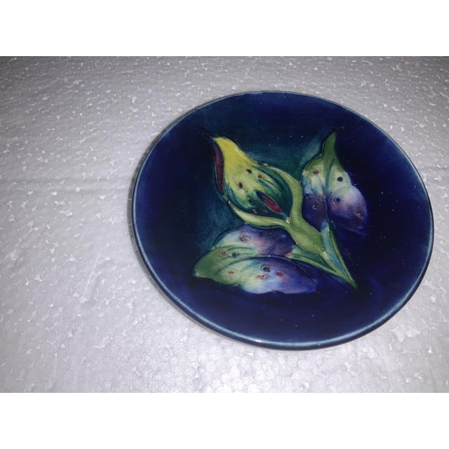 Art Nouveau Moorcroft Pottery Small Footed Bowl “African Lily” Pattern For Sale - Image 3 of 5