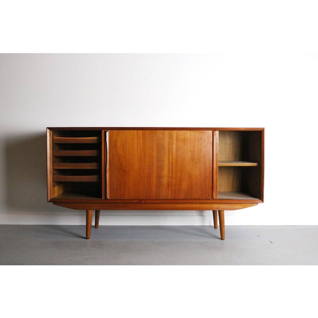 Vintage Danish Modern Credenza in Teak For Sale In Orlando - Image 6 of 6