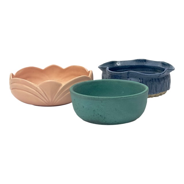 Multi Colored Matte Ceramic Serving Bowl Curation - Group of 3 For Sale