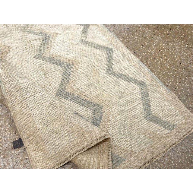 Textile Galerie Shabab Collection Mid-20th Century Turkish Anatolian Throw Rug For Sale - Image 7 of 8