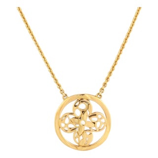 Louis Vuitton 18k Yellow Gold Round Resille Monogram Floral Pendant Necklace For Sale