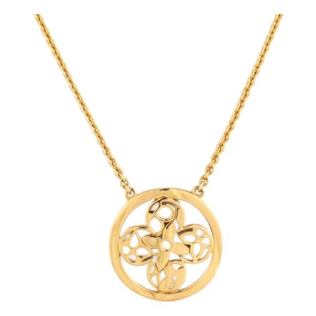 Louis Vuitton 18k Yellow Gold Round Resille Monogram Floral Pendant Necklace For Sale