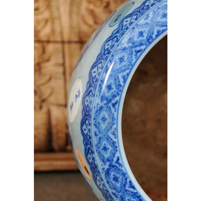 Late 19th Century Late 19th Century Asian Porcelain Cachepot with Floating Cartouches Décor For Sale - Image 5 of 13