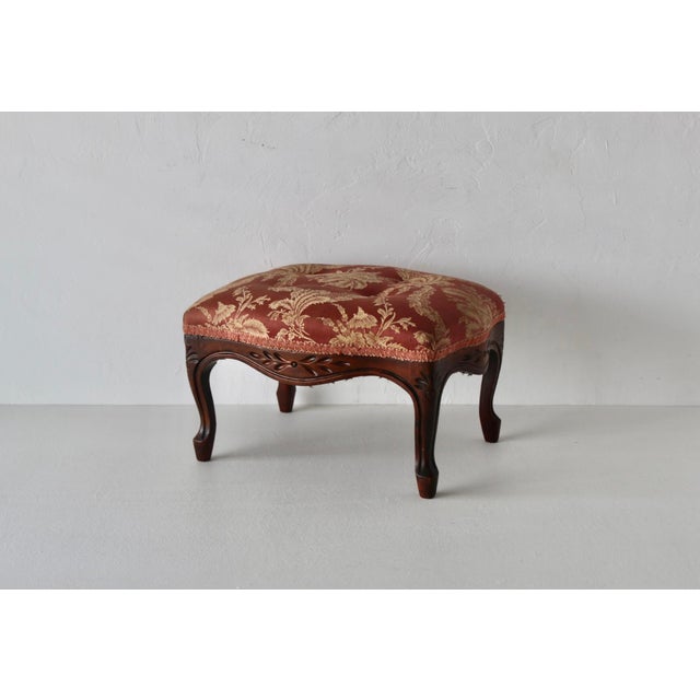 French French Louis XV-style Carved Wood Upholstered Tufted Cabriole Legs Footstool Ottoman Vintage For Sale - Image 3 of 14
