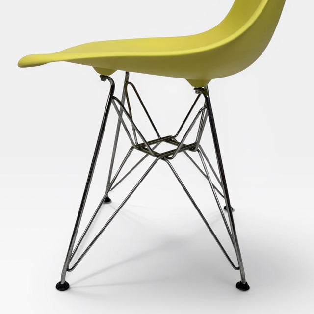 Lime Pair of Eames Molded Plastic Side Chairs (Dsr) for Herman Miller – Lime Green For Sale - Image 8 of 10
