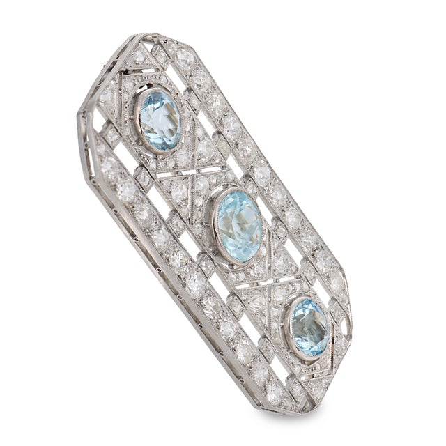 1920s French Art Deco 6.00 Carat Aquamarine Diamond Platinum Brooch For Sale - Image 4 of 6