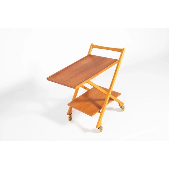 Beautiful Italian craftsmanship teak serving trolley on wheels from 1960’s, foldable. Condition Very good, age related...