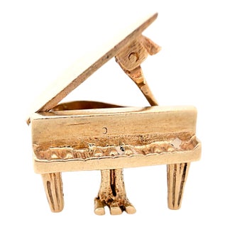 Vintage 1950s 14k Articulating Pianoforte Charm, Piano Pendant For Sale
