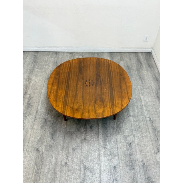 Beautiful mid century modern walnut coffee table manufactured by Drexel in excellent vintage condition