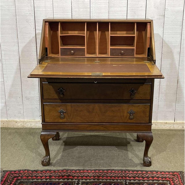 English walnut secretary from the 1930s - L=75.5cm H=1m PO=75cm DF=44cm.