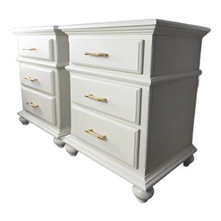 1980s Pair of Professionally Refinished Solid Pine Nightstands With Knurled Brass Hardware For Sale