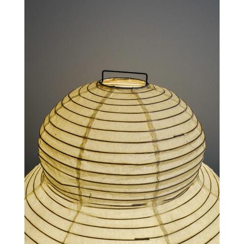 Isamu Noguchi Pair of Early "24N" Akari Mid Century Table Lamps by Isamu Noguchi Produced by Ozeki, Gifu Japan 1960s For Sale - Image 4 of 7